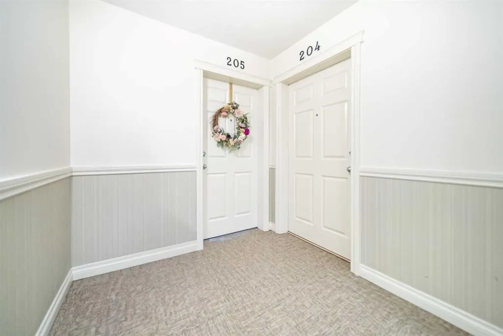 4 Hemlock Crescent SW, #205
