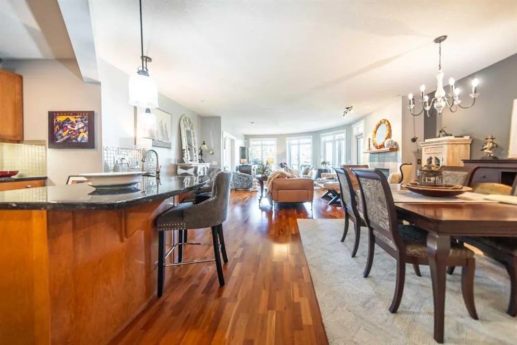 4 Hemlock Crescent SW, #205