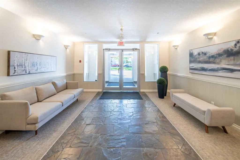 4 Hemlock Crescent SW, #205
