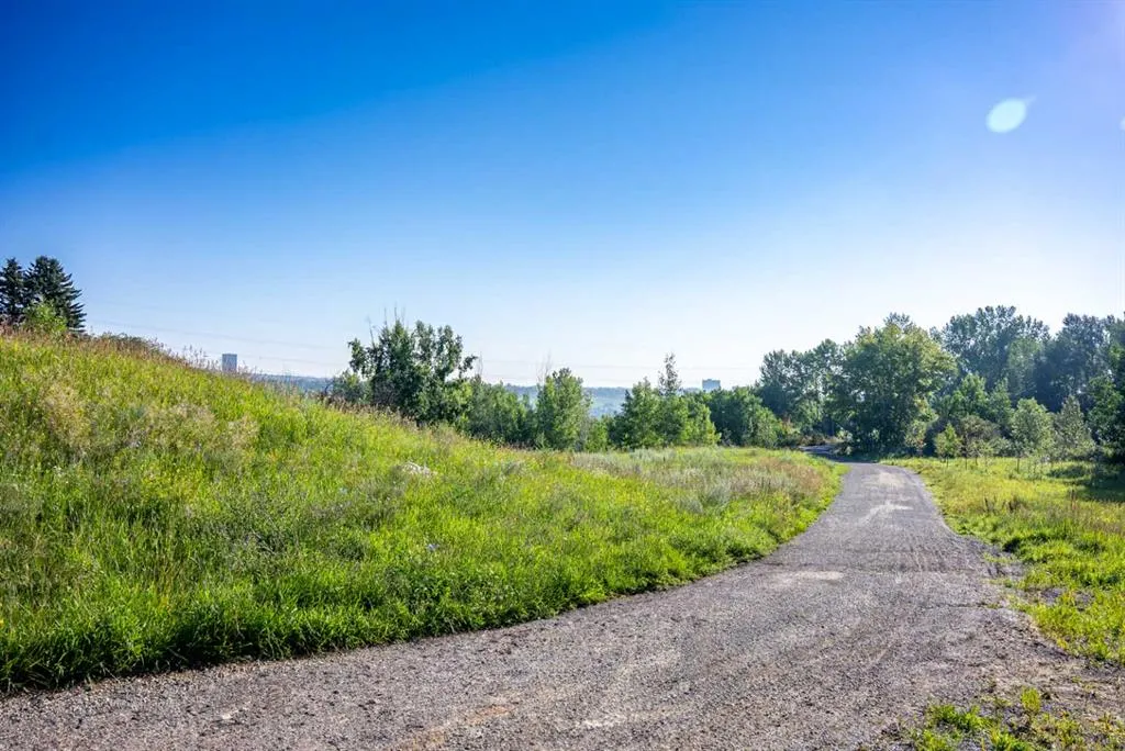 4 Hemlock Crescent SW, #205
