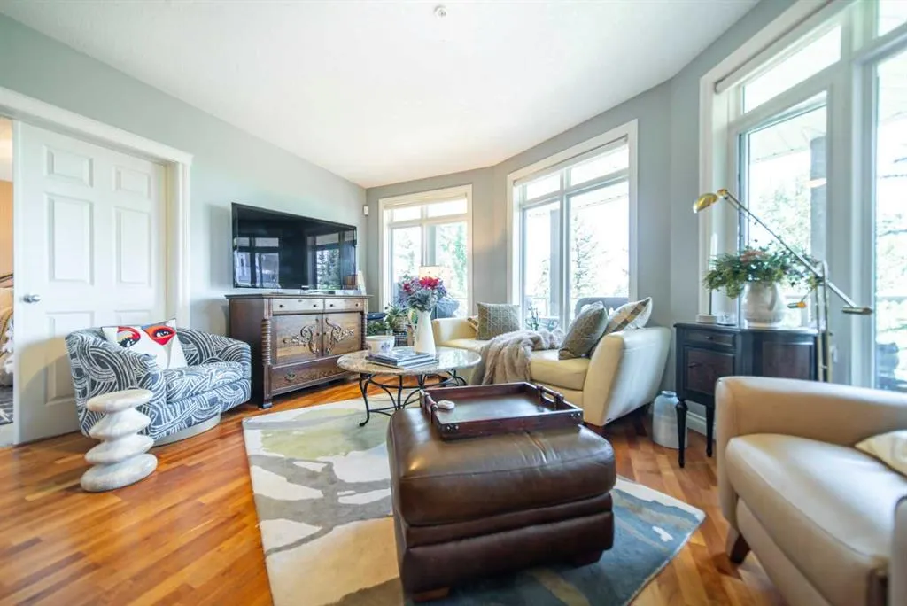 4 Hemlock Crescent SW, #205