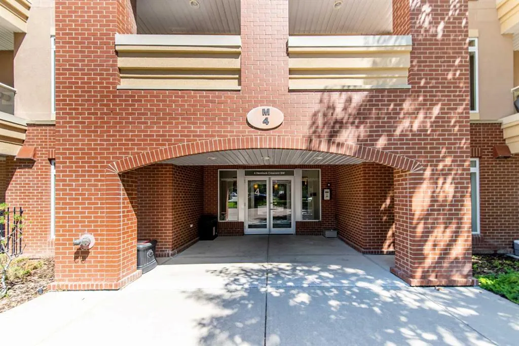 4 Hemlock Crescent SW, #205