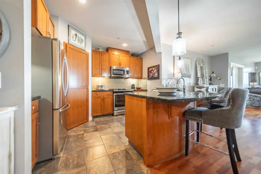 4 Hemlock Crescent SW, #205