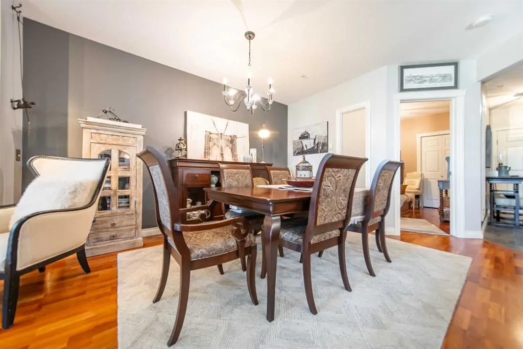 4 Hemlock Crescent SW, #205