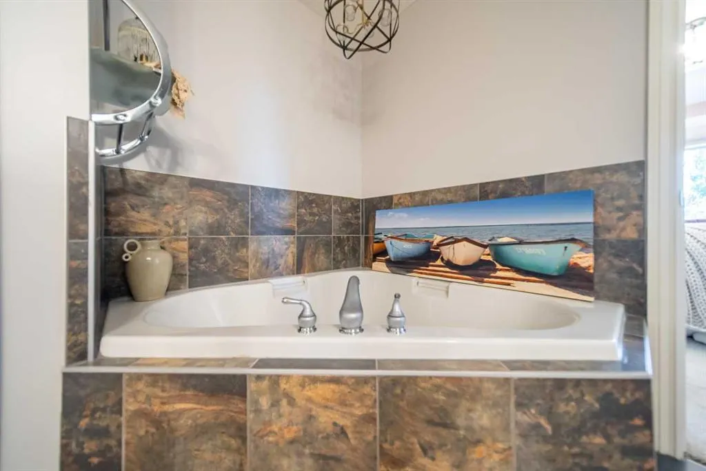 4 Hemlock Crescent SW, #205