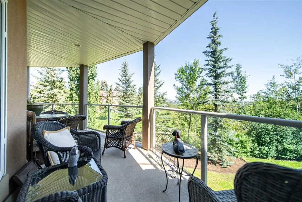 4 Hemlock Crescent SW, #205