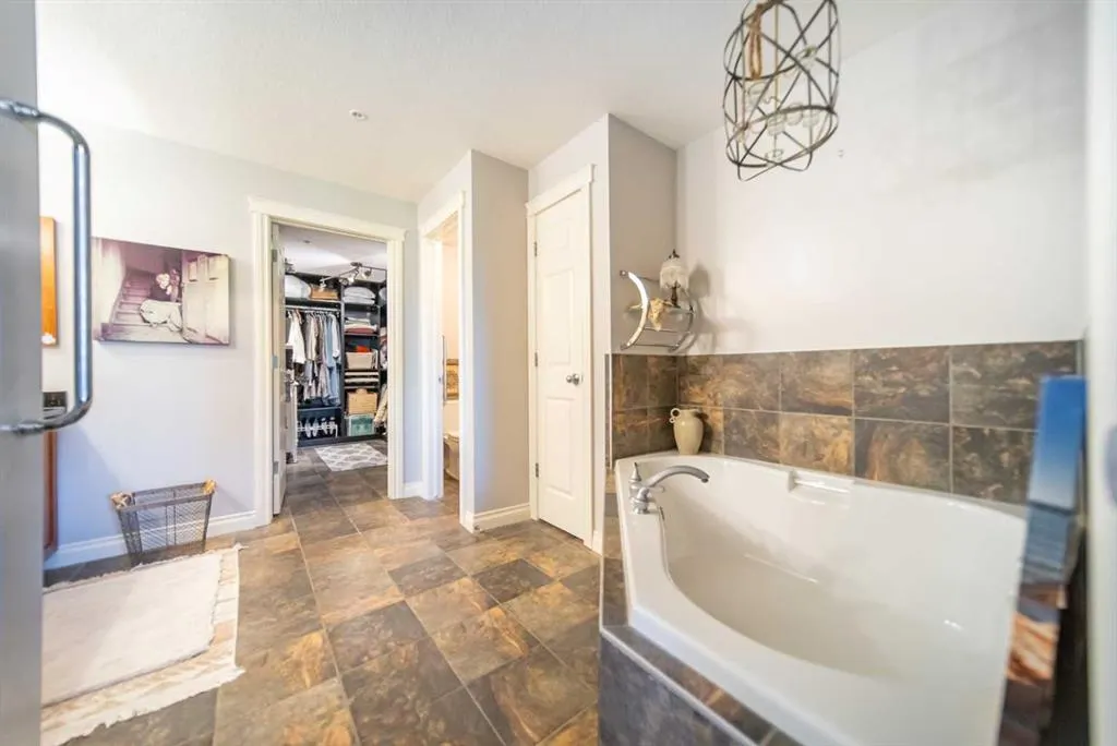 4 Hemlock Crescent SW, #205