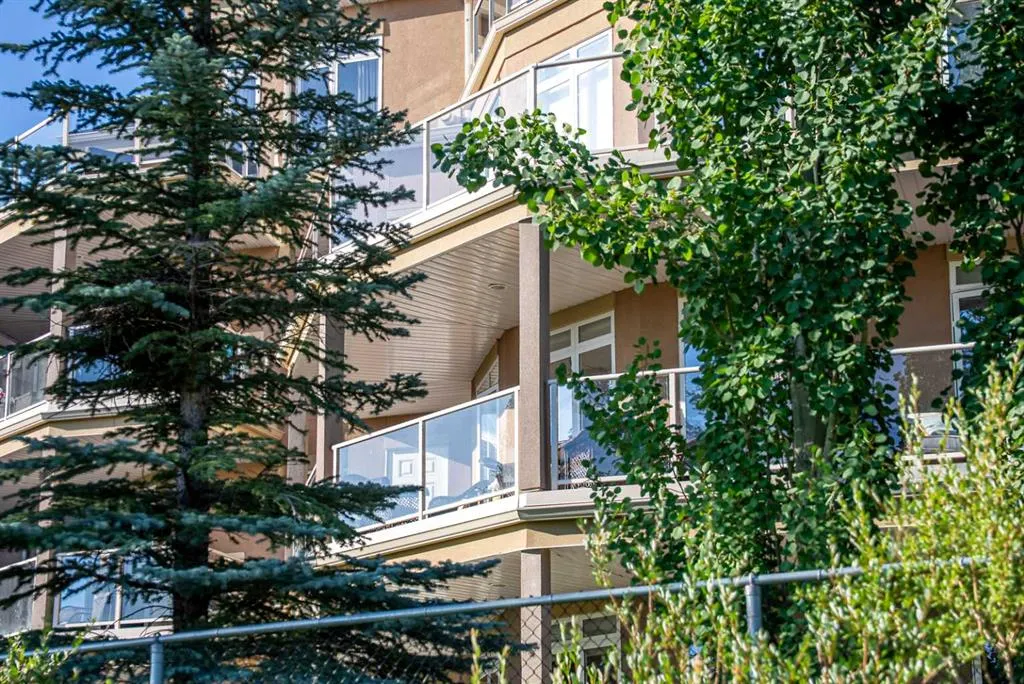 4 Hemlock Crescent SW, #205