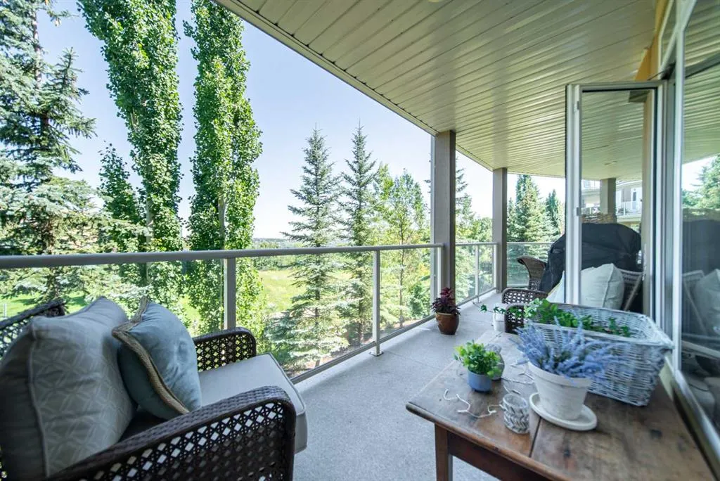 4 Hemlock Crescent SW, #205