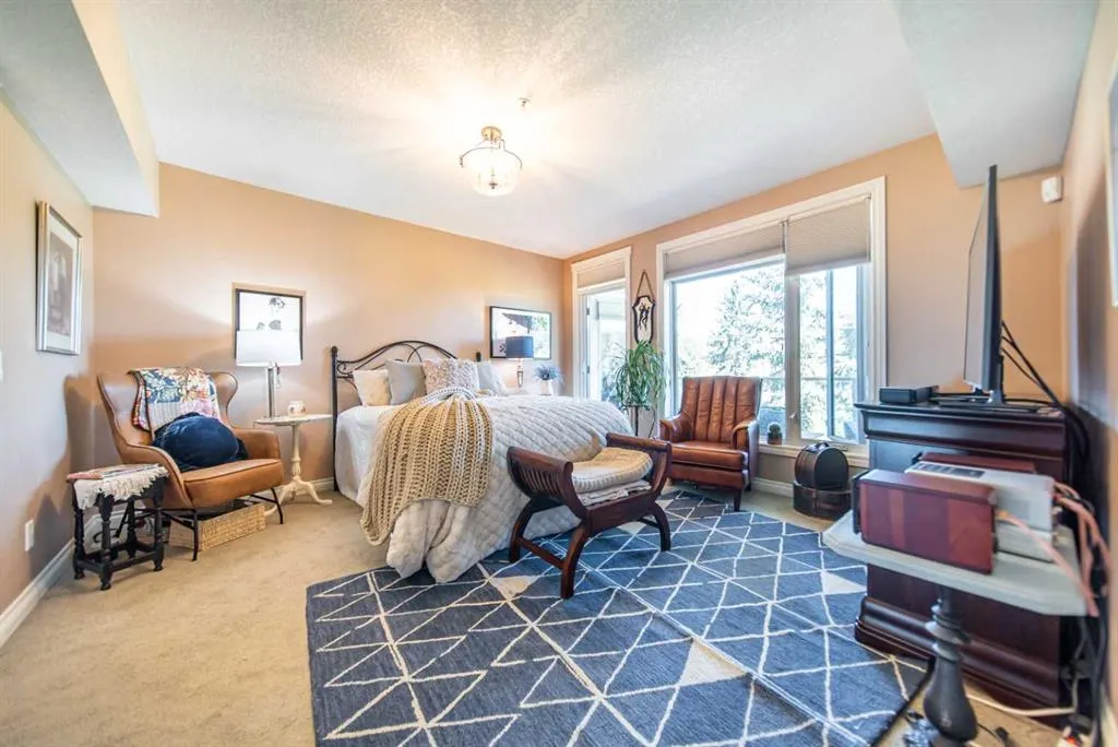 4 Hemlock Crescent SW, #205