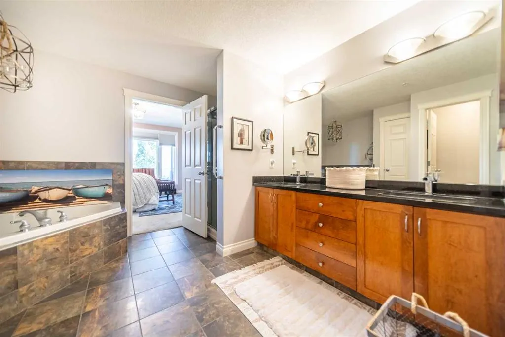 4 Hemlock Crescent SW, #205