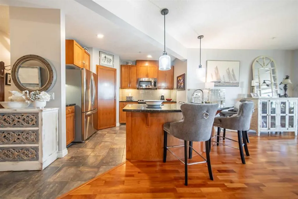 4 Hemlock Crescent SW, #205