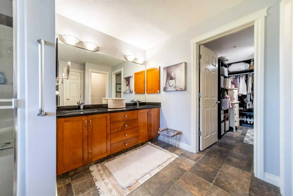 4 Hemlock Crescent SW, #205