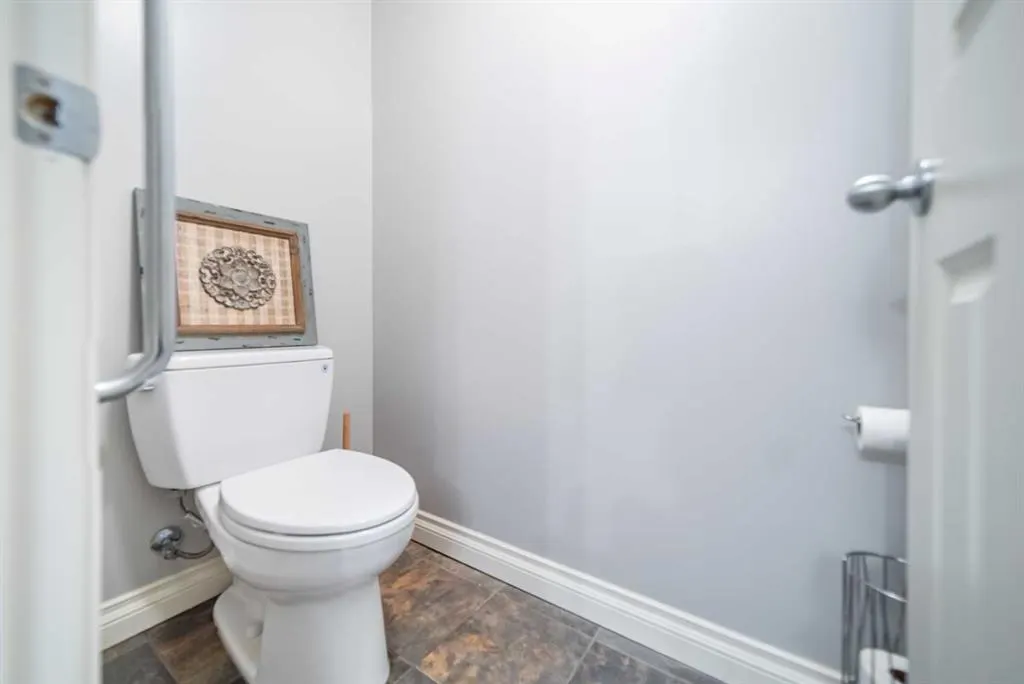 4 Hemlock Crescent SW, #205