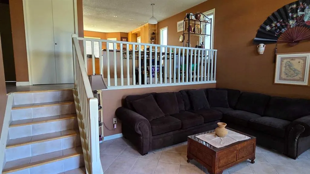 203 Arbour Summit Close NW