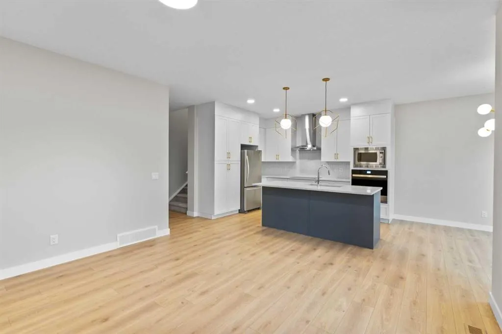 151 Belvedere Crescent SE