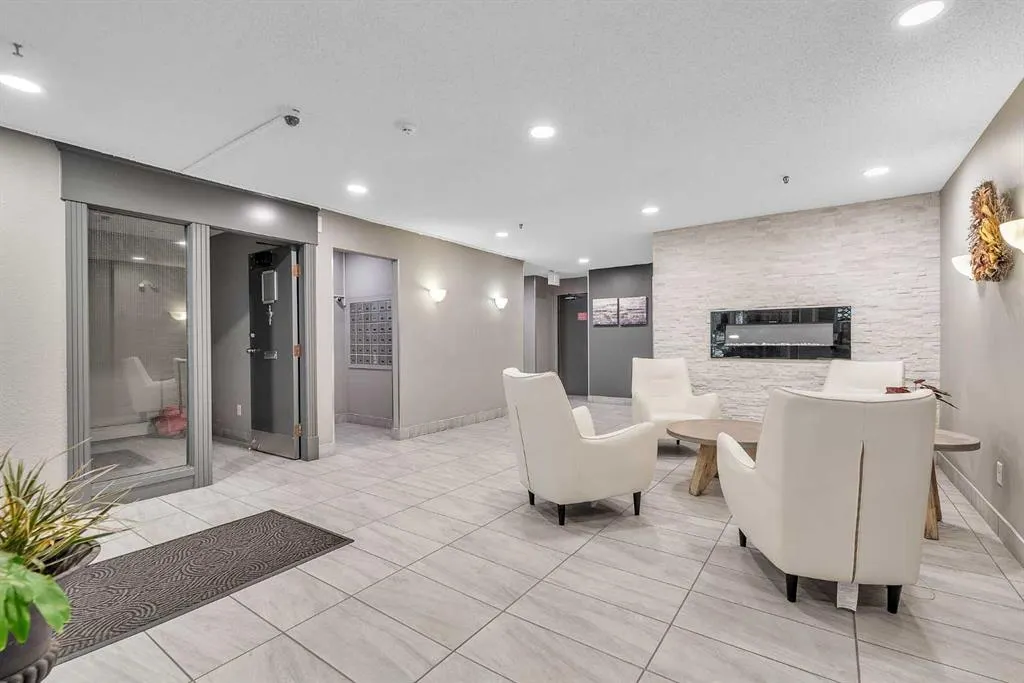 540 18 Avenue SW, #102