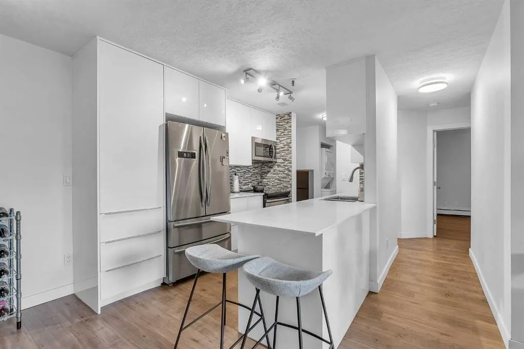 540 18 Avenue SW, #102