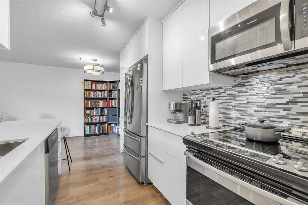 540 18 Avenue SW, #102