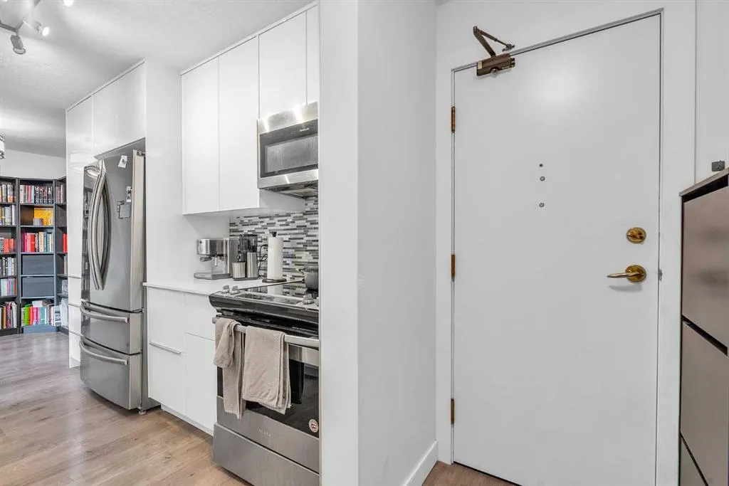 540 18 Avenue SW, #102