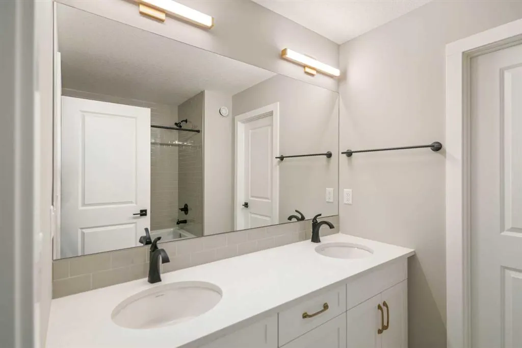 143 Belvedere Crescent SE