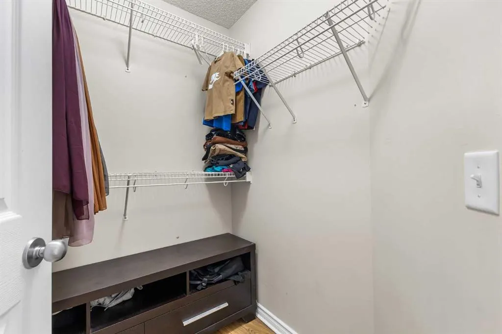 9 Country Village Bay NE, #107