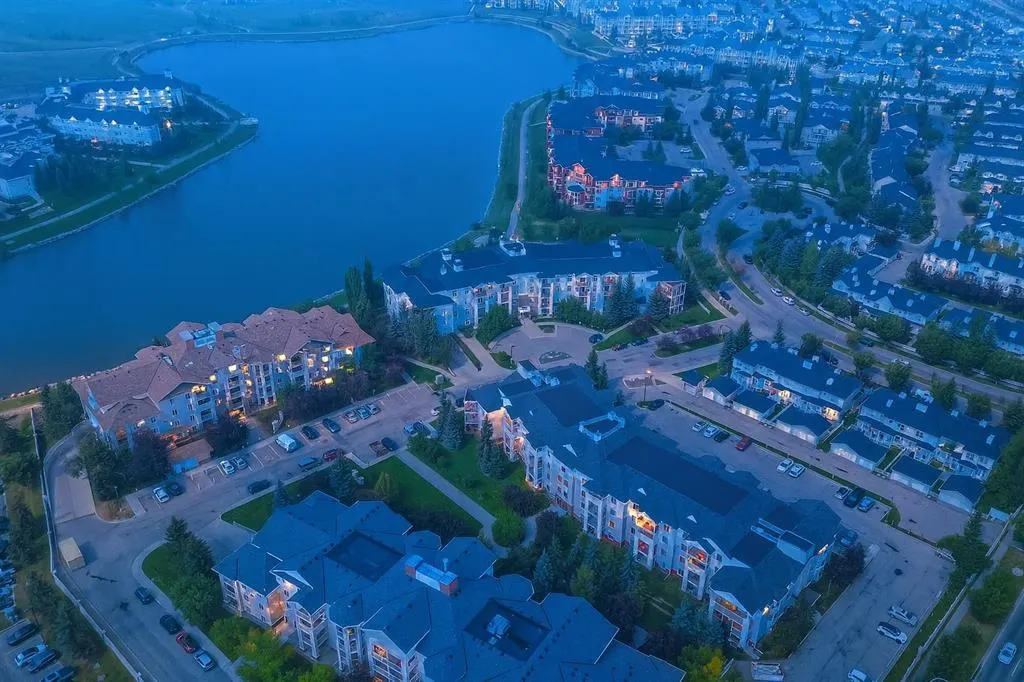 9 Country Village Bay NE, #107