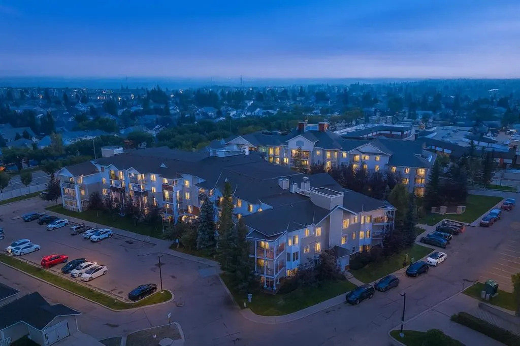 9 Country Village Bay NE, #107