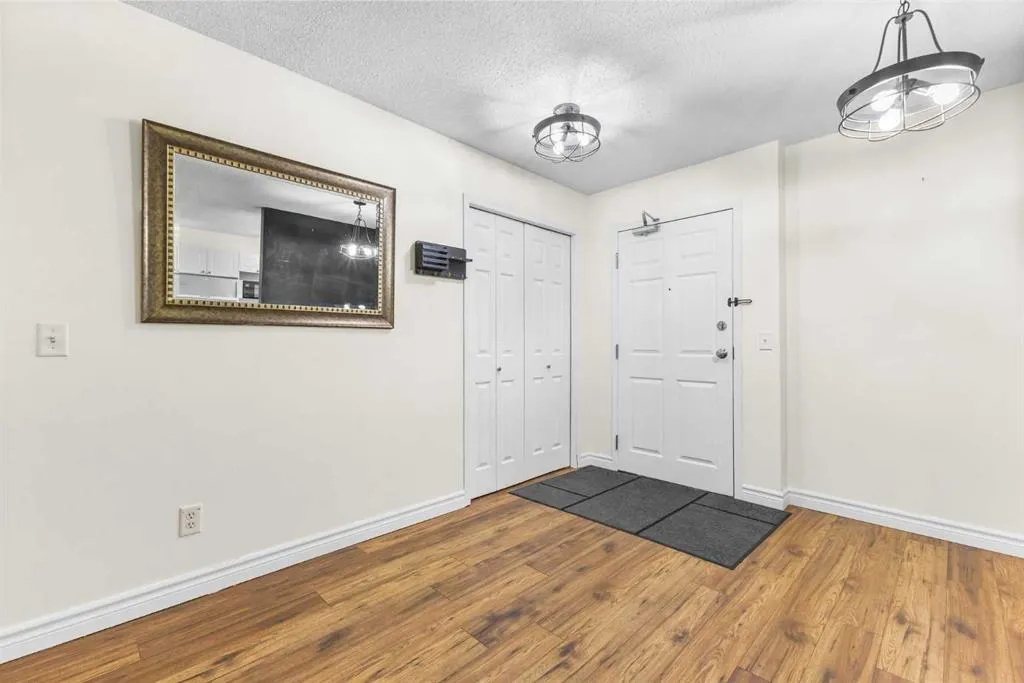 9 Country Village Bay NE, #107