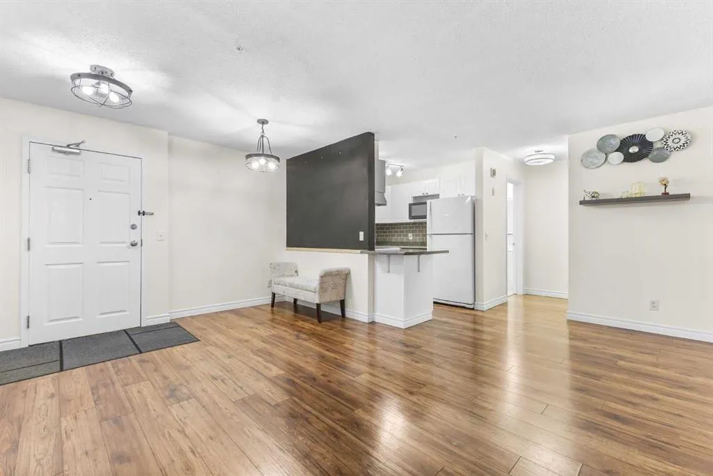 9 Country Village Bay NE, #107