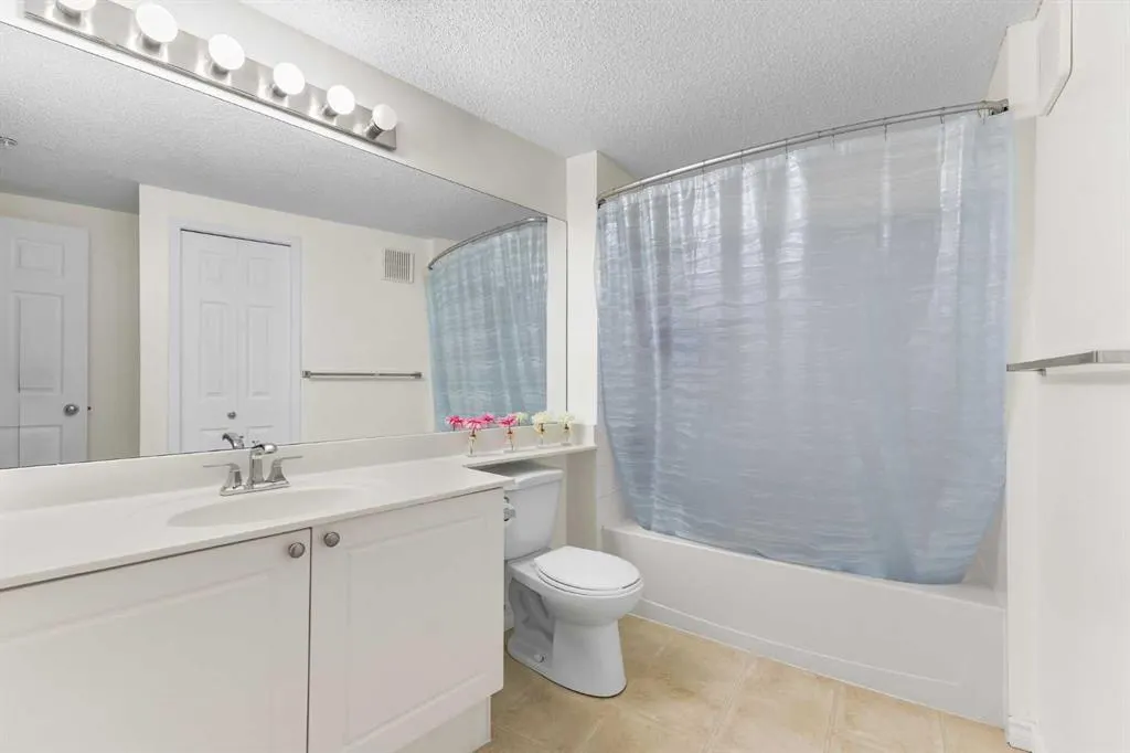 9 Country Village Bay NE, #107
