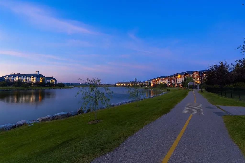 9 Country Village Bay NE, #107