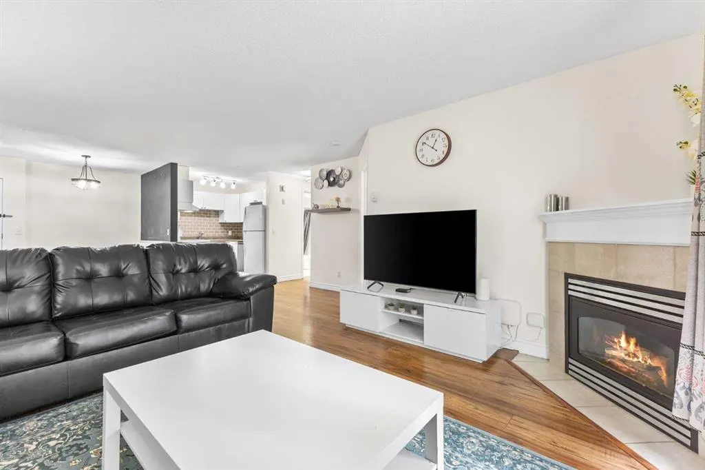 9 Country Village Bay NE, #107