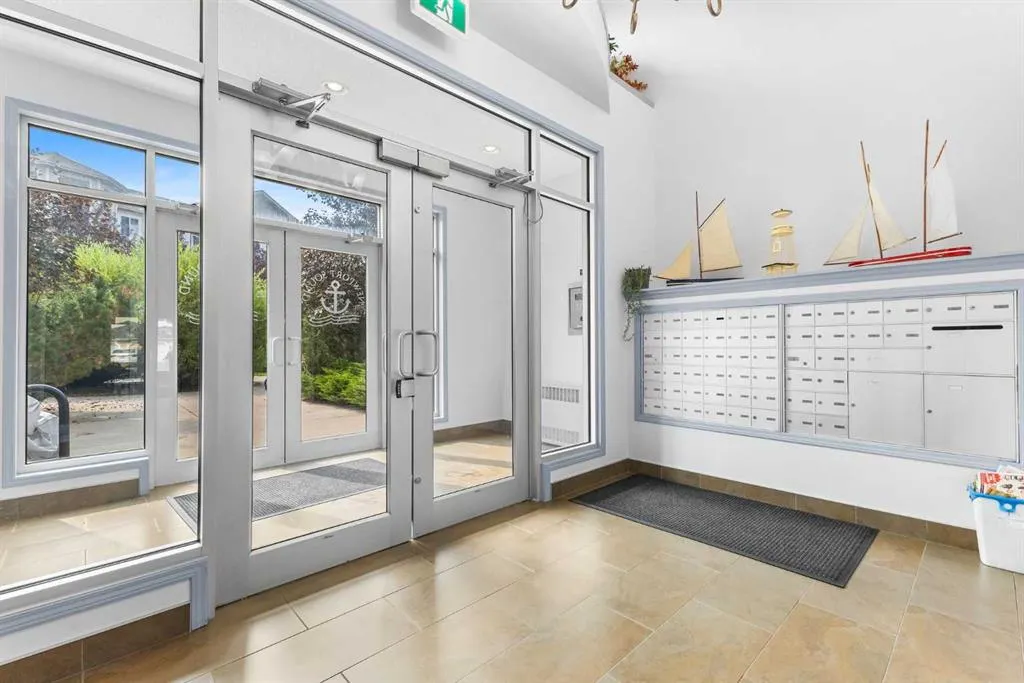 9 Country Village Bay NE, #107