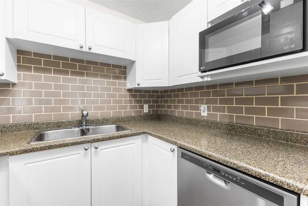 9 Country Village Bay NE, #107