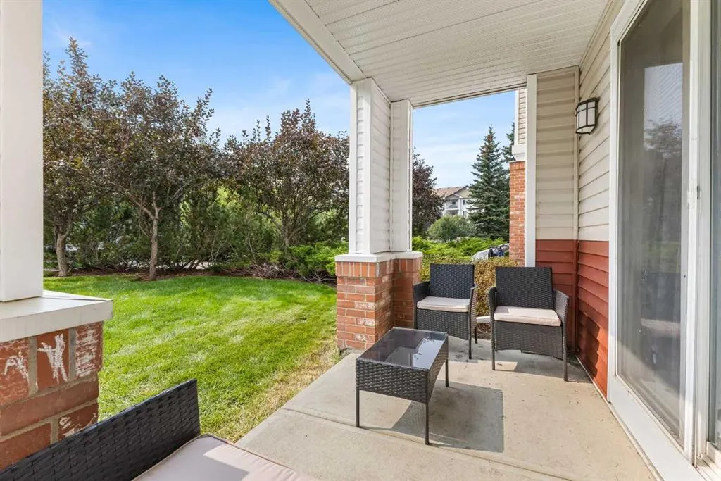 9 Country Village Bay NE, #107