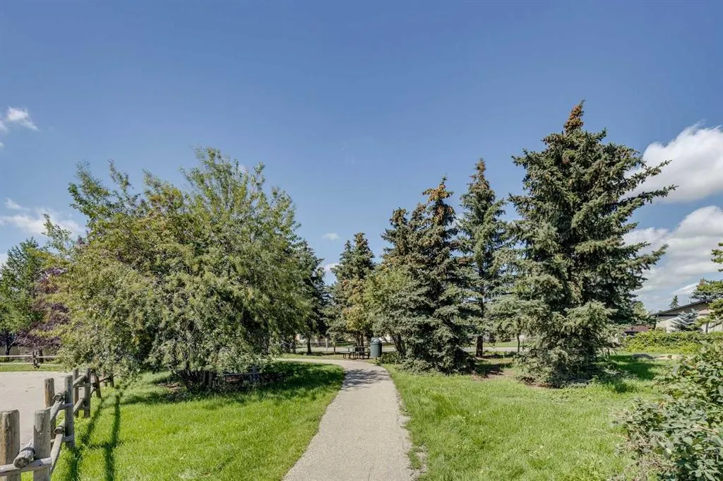 72 Aspen Crescent SE