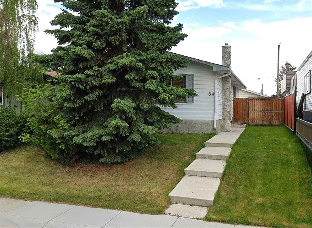 84 Maranda Close NE