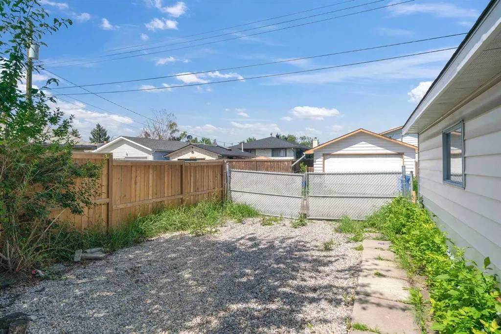 84 Maranda Close NE