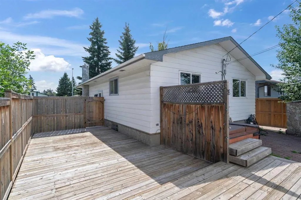 84 Maranda Close NE