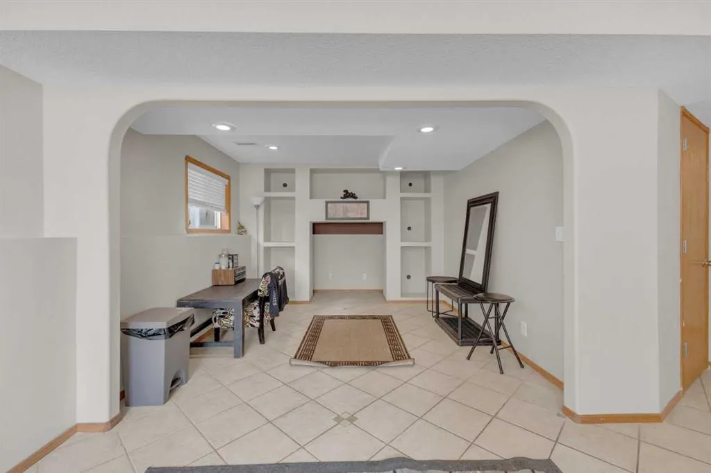 77 Duval Crescent