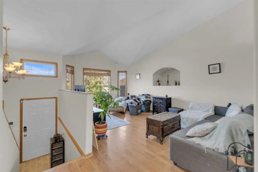77 Duval Crescent