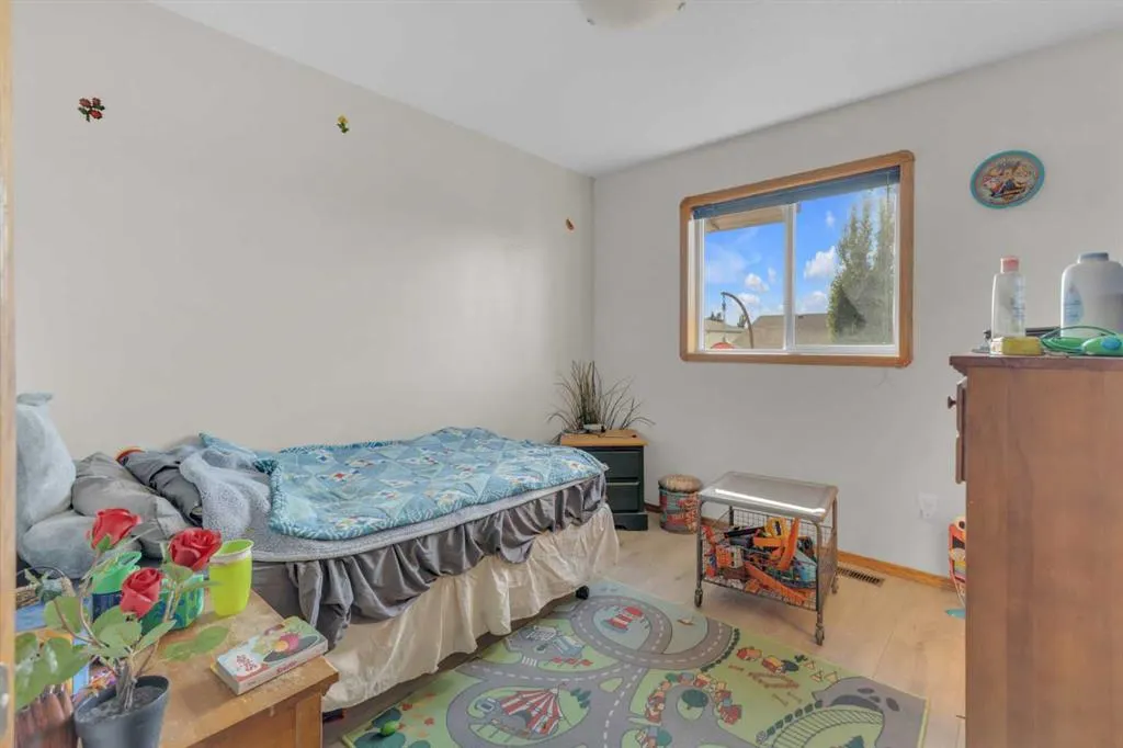 77 Duval Crescent