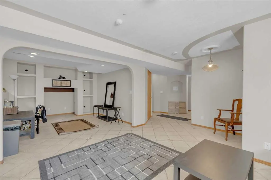 77 Duval Crescent