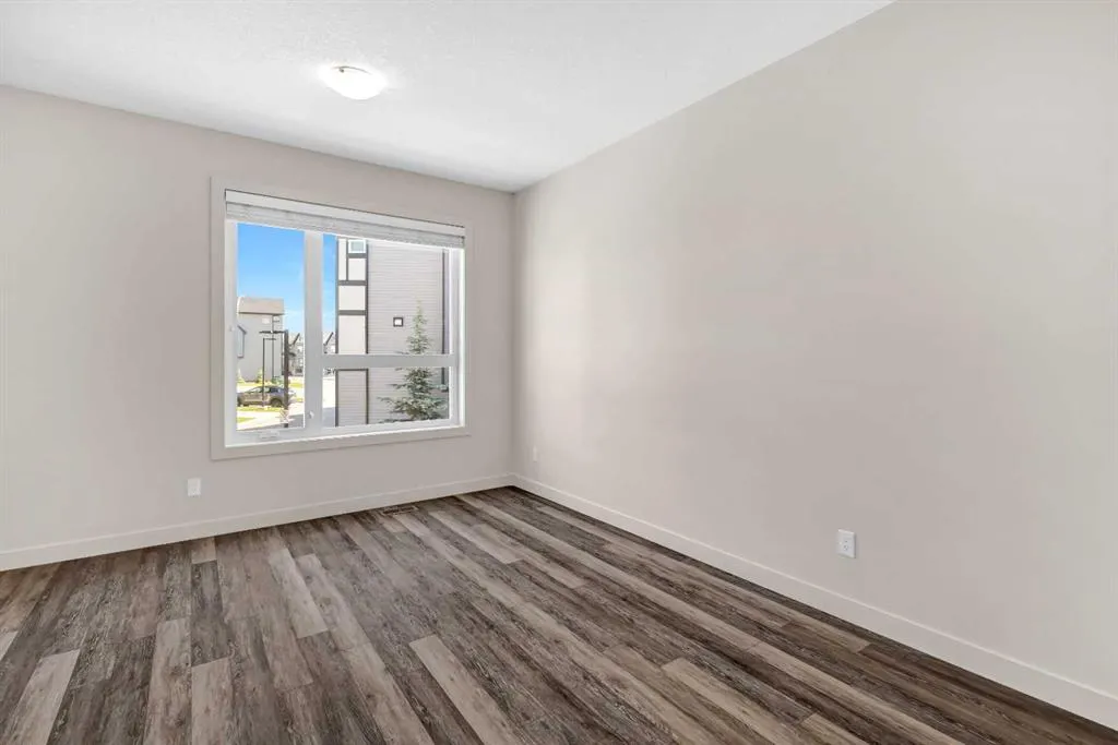 11 Evanscrest Mews NW, #208