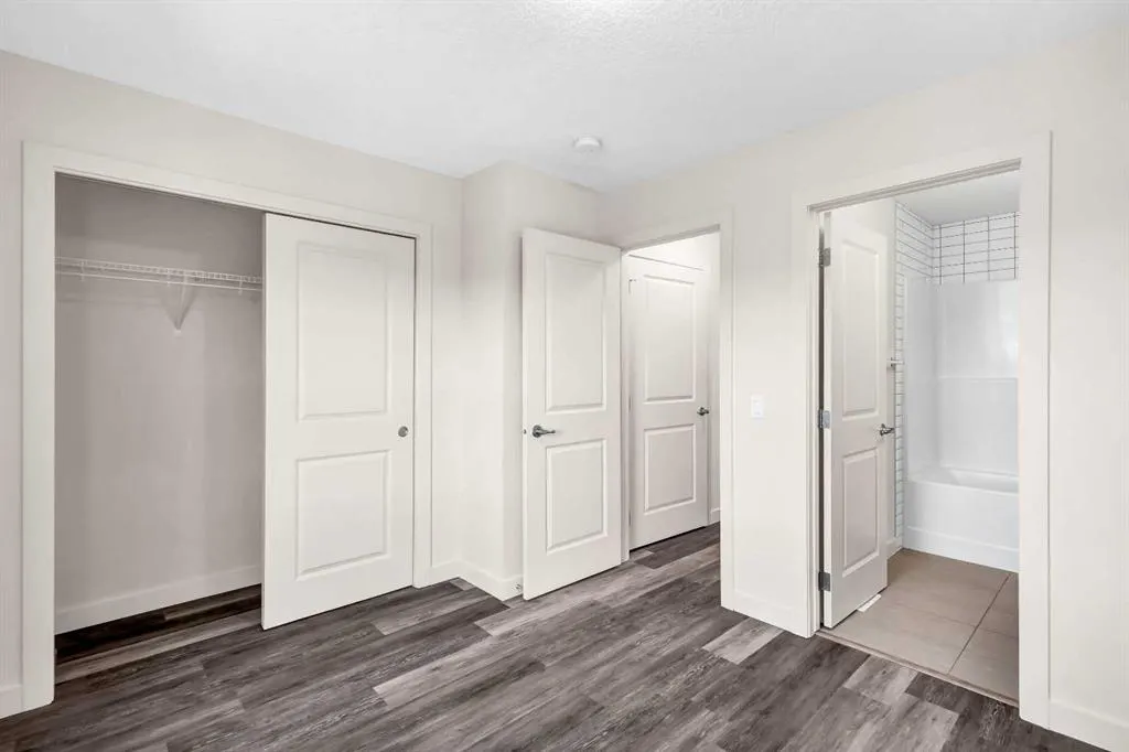 11 Evanscrest Mews NW, #208