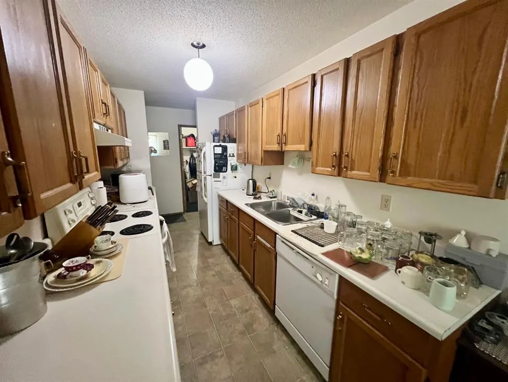 5502 58A Street, #204
