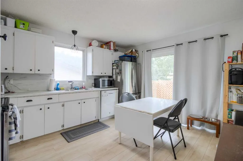 7 Cayuga Place W