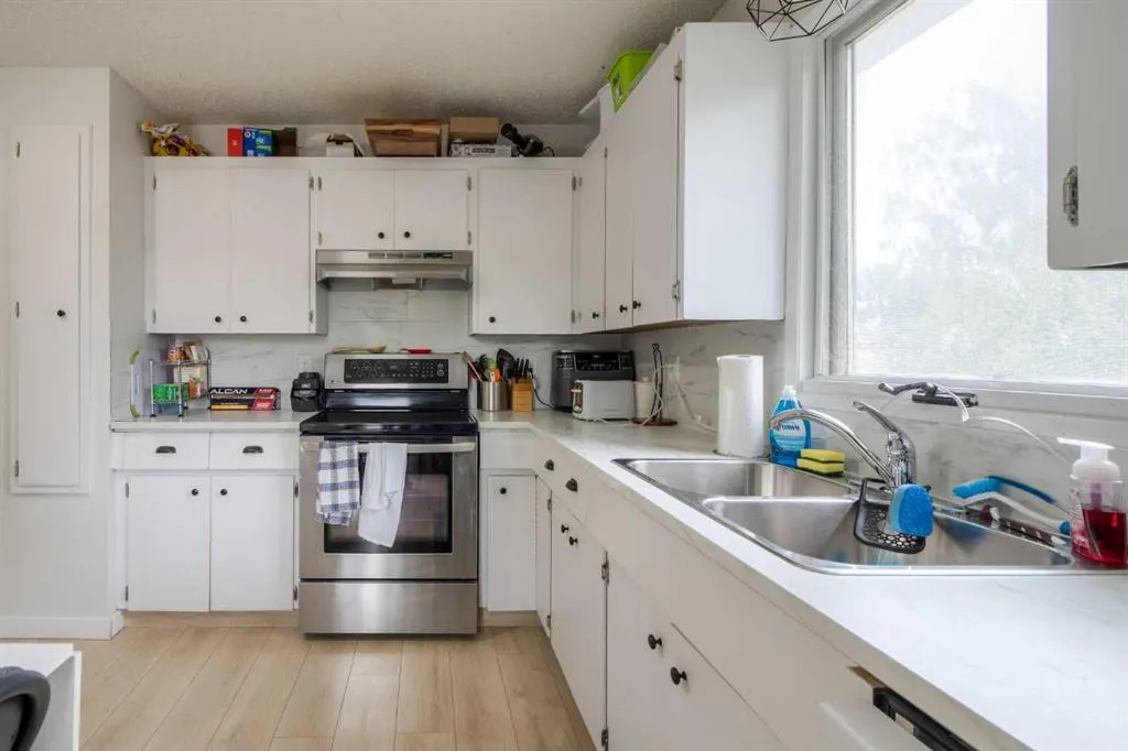 7 Cayuga Place W