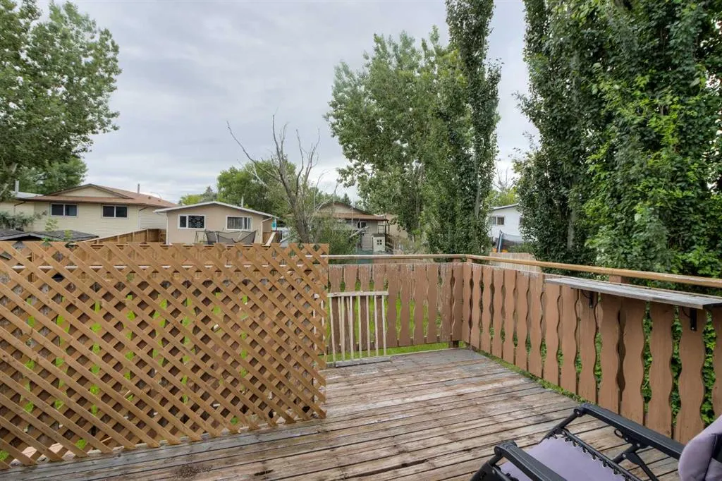 7 Cayuga Place W